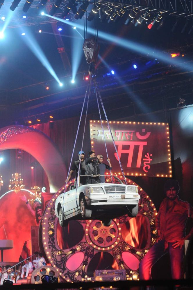 Ranveer Singh rehearses for his performance at an award show Ranveer Singh rehearses for his performance at an award show