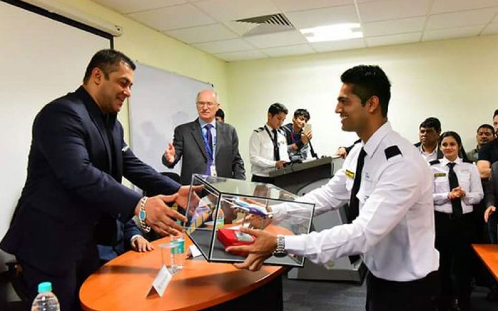 Salman Khan takes a break from Sultan to visit college and fly a plane in Gondia Salman Khan takes a break from Sultan to visit college and fly a plane in Gondia