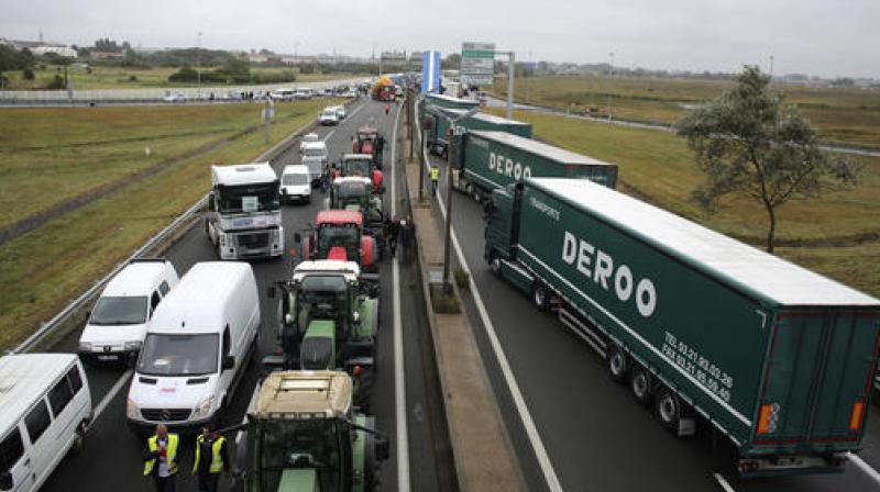 Truckers and farmers block the highway near Calais, northern France. (Photo: AP) Truckers and farmers block the highway near Calais, northern France. (Photo: AP)