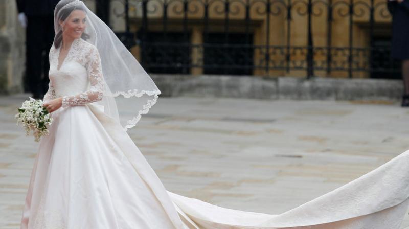 kate middleton wedding dress designer