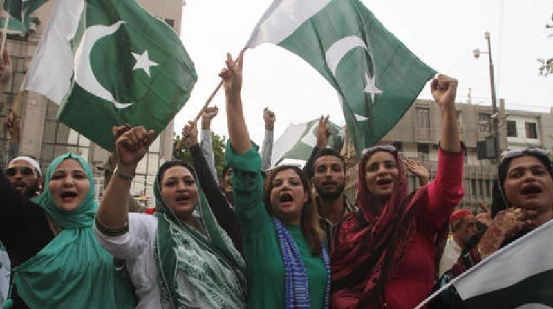 Supporters of Pakistan Tehreek-i-Insaf rally against Altaf Hussain, leader of the Muttahida Qaumi Movement, or MQM, in Karachi. (Photo: PTI) Supporters of Pakistan Tehreek-i-Insaf rally against Altaf Hussain, leader of the Muttahida Qaumi Movement, or MQM, in Karachi. (Photo: PTI)