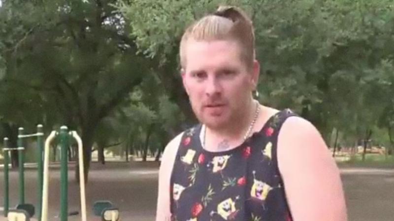 Kasey Simmons, 32, who helped a stranger old woman and paid for her groceries, received a tip of $500 from her daughter. (Photo: YouTube Screengrab) Kasey Simmons, 32, who helped a stranger old woman and paid for her groceries, received a tip of $500 from her daughter. (Photo: YouTube Screengrab)